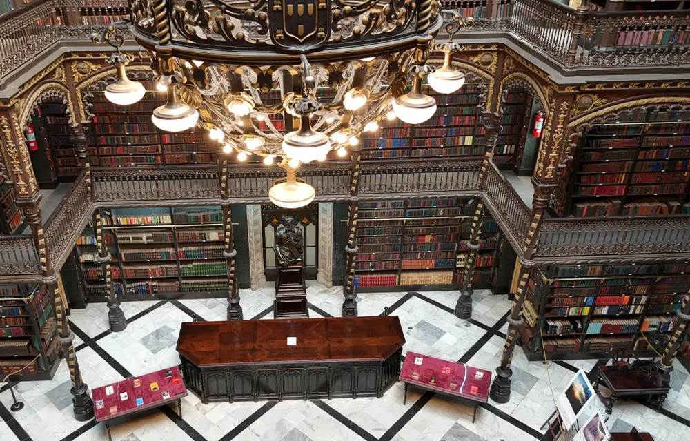 Registro aéreo de acervo histórico em biblioteca