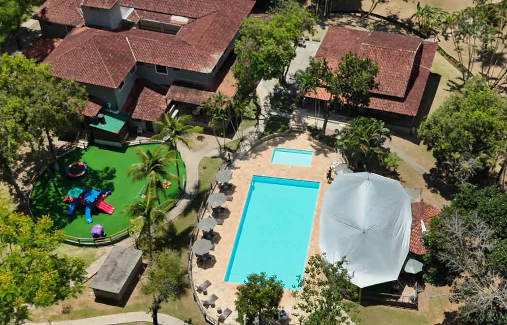 Captação aérea de imóvel com piscina